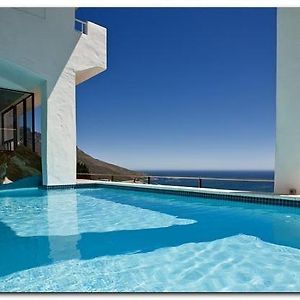 Bayview Penthouses And Rooms